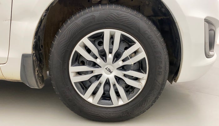 2014 Maruti Swift VXI, Petrol, Manual, 79,844 km, Right Front Wheel