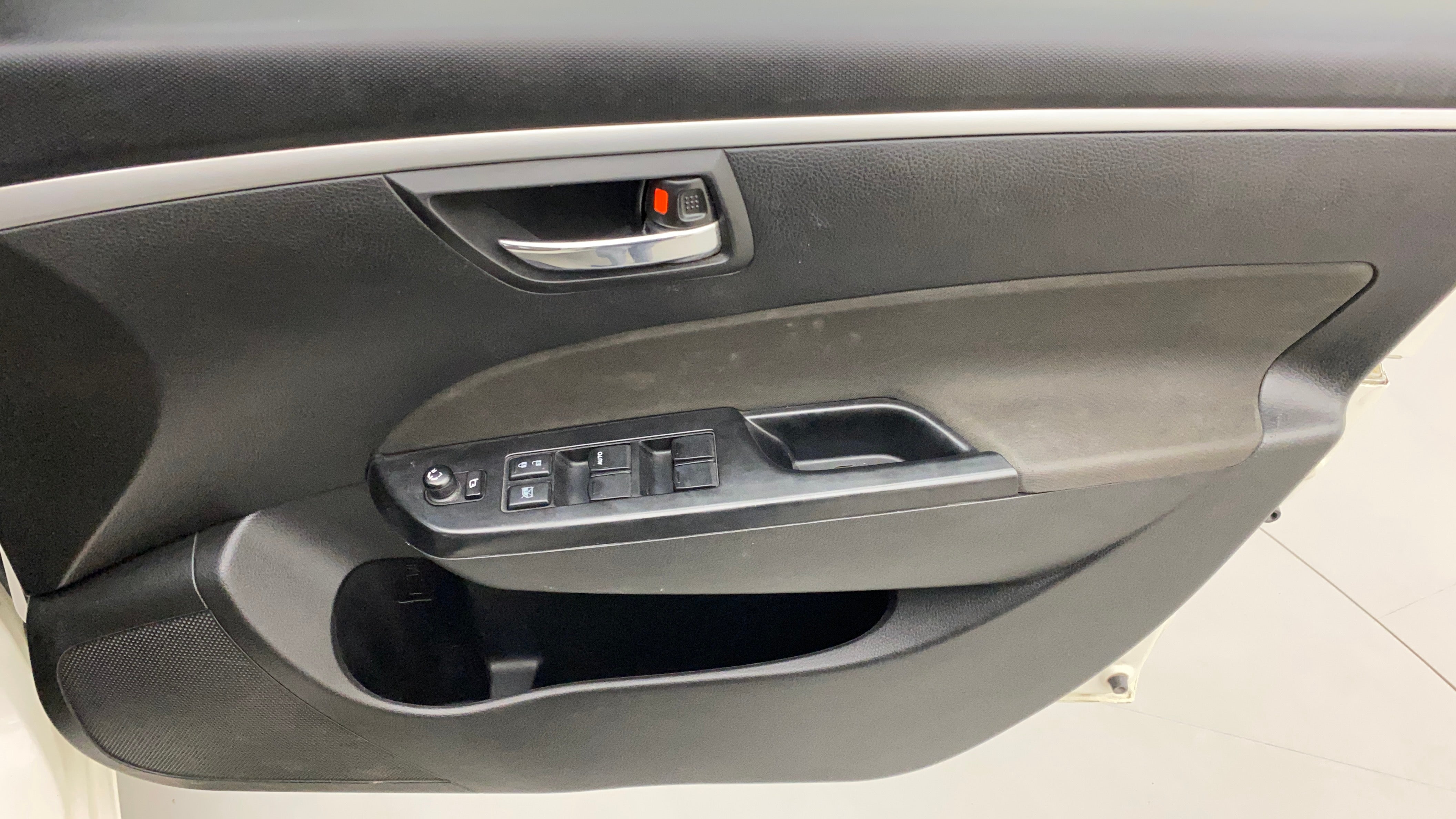 2014 Maruti Swift VXI, Petrol, Manual, 79,844 km, Driver Side Door Panels Control