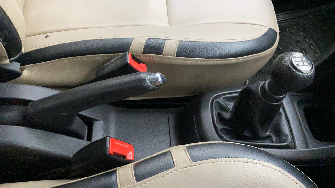 2014 Maruti Swift VXI, Petrol, Manual, 79,844 km, Gear Lever