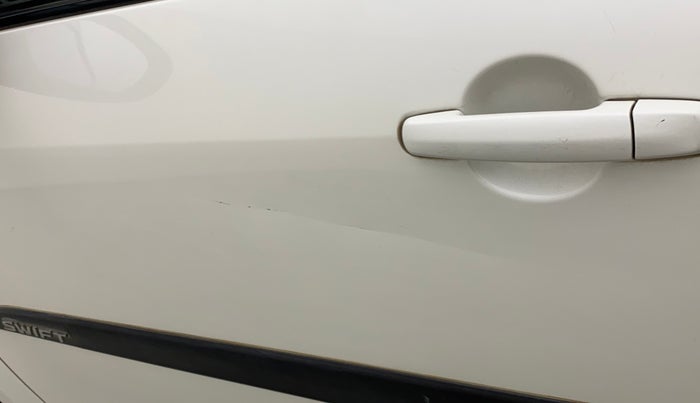 2014 Maruti Swift VXI, Petrol, Manual, 79,844 km, Front passenger door - Slightly dented