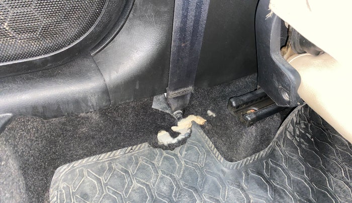2014 Maruti Swift VXI, Petrol, Manual, 79,844 km, Flooring - Carpet is minor damage