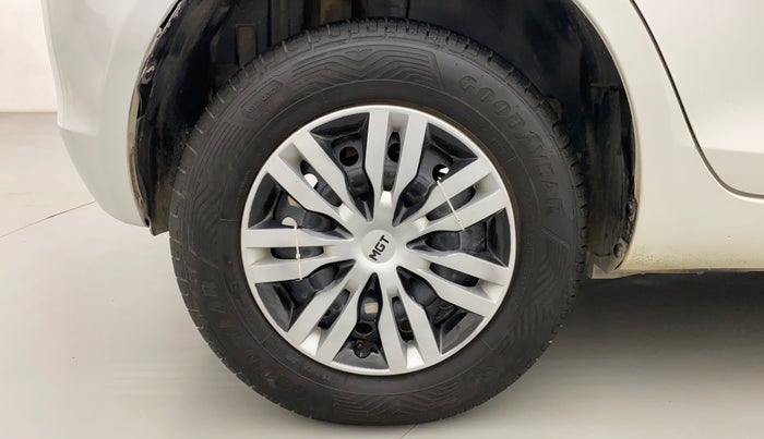 2014 Maruti Swift VXI, Petrol, Manual, 79,844 km, Right Rear Wheel