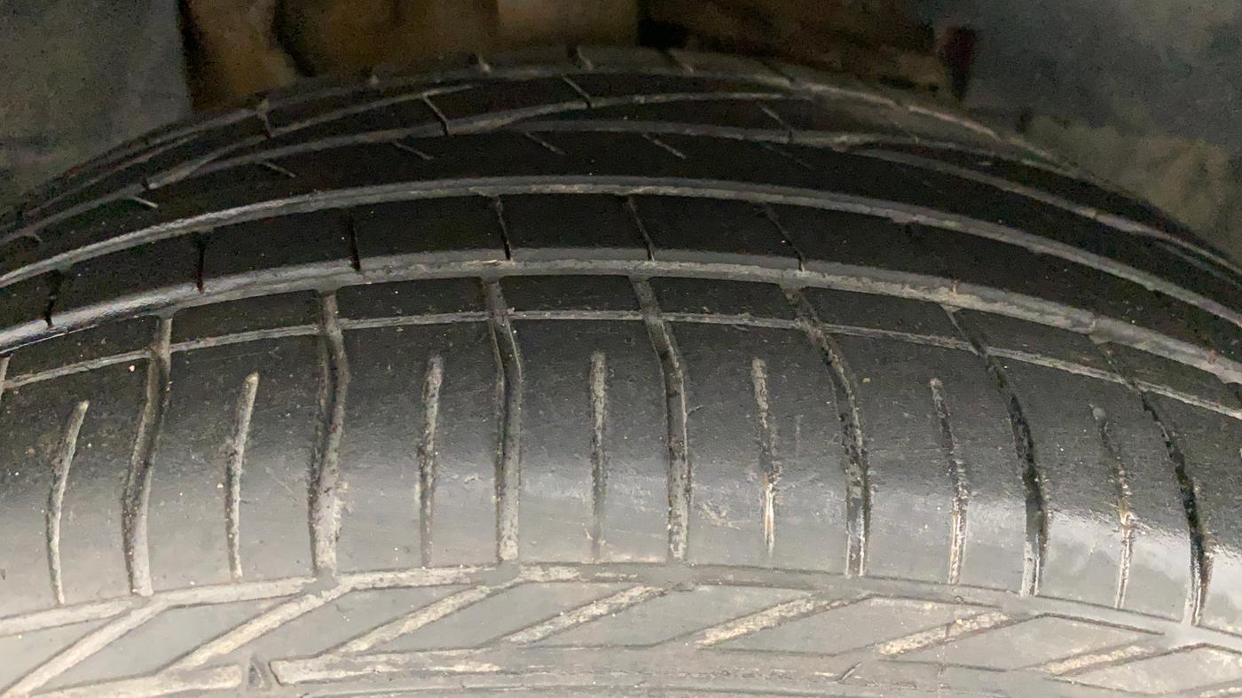 2018 Tata NEXON XZ PLUS DIESEL, Diesel, Manual, 29,568 km, Right Front Tyre Tread