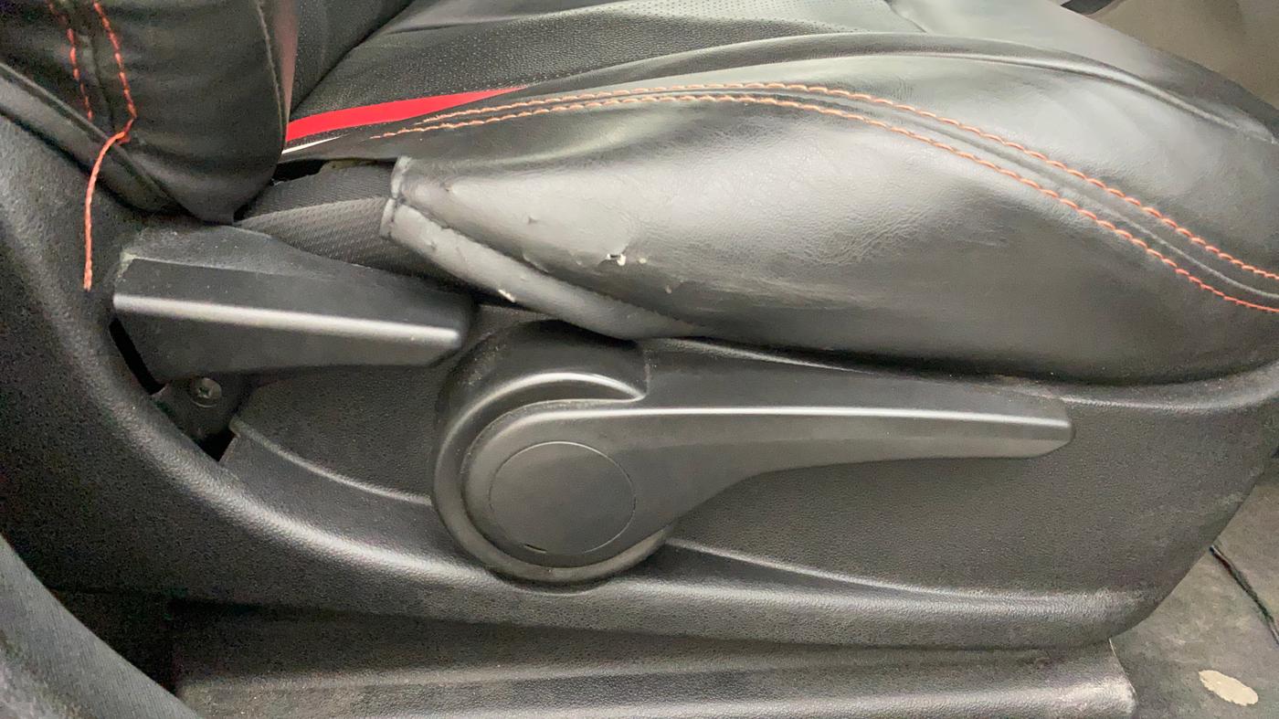 2018 Tata NEXON XZ PLUS DIESEL, Diesel, Manual, 29,568 km, Driver Side Adjustment Panel