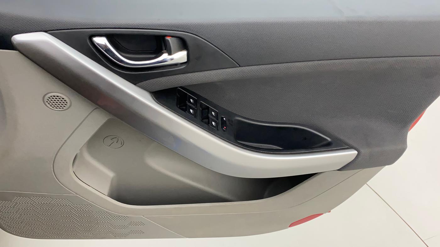 2018 Tata NEXON XZ PLUS DIESEL, Diesel, Manual, 29,568 km, Driver Side Door Panels Control