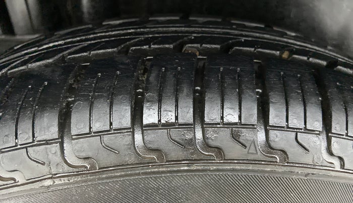 2014 Maruti Swift VDI, Diesel, Manual, 68,589 km, Right Rear Tyre Tread