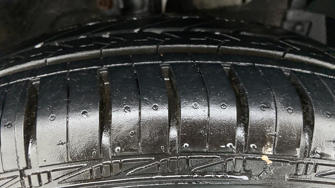 2014 Maruti Swift VDI, Diesel, Manual, 68,589 km, Right Front Tyre Tread