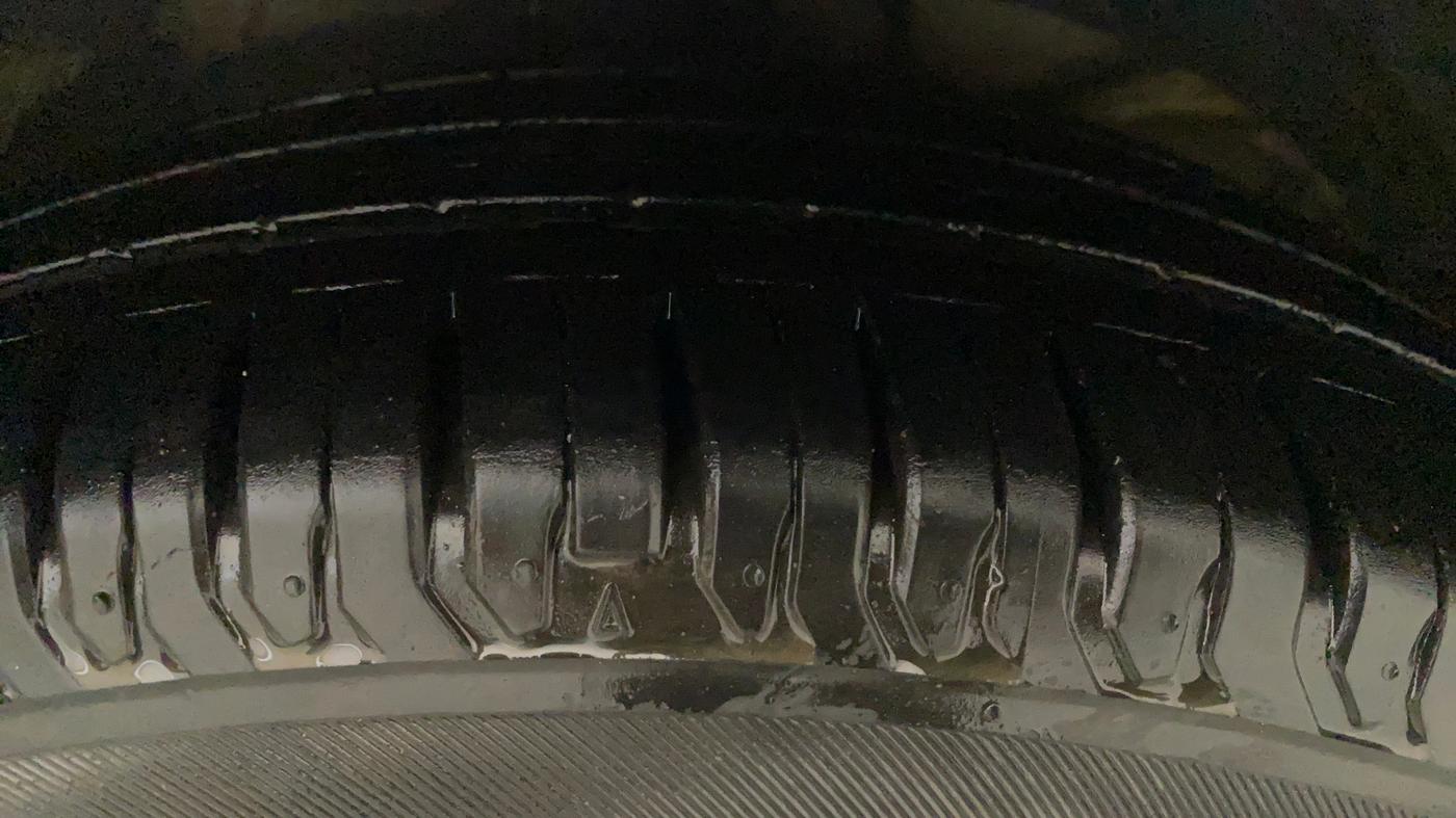 2018 Maruti Swift VDI AMT, Diesel, Automatic, 57,651 km, Right Front Tyre Tread