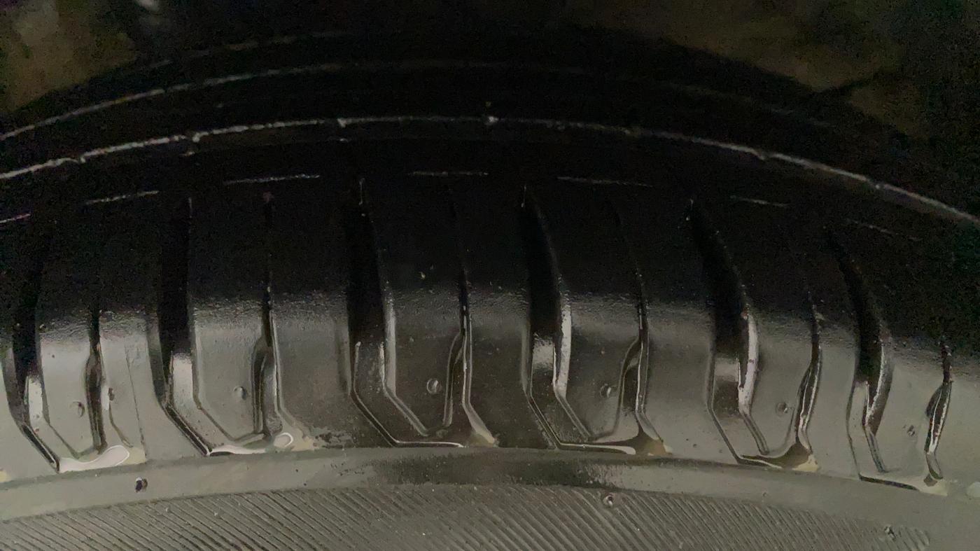 2018 Maruti Swift VDI AMT, Diesel, Automatic, 57,651 km, Left Front Tyre Tread