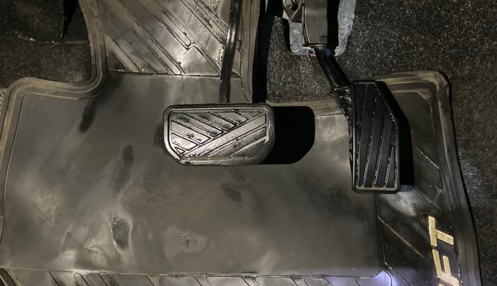 2023 Maruti Swift ZXI AMT, Petrol, Automatic, 34,721 km, Pedals