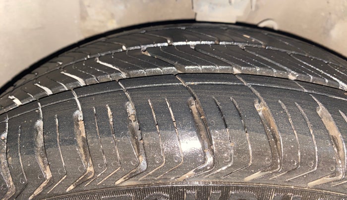 2017 Hyundai Elite i20 ASTA 1.2 (O), Petrol, Manual, 59,511 km, Left Front Tyre Tread