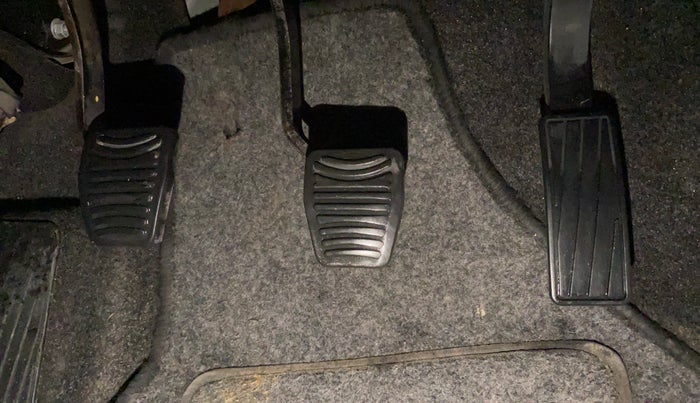 2017 Mahindra Kuv100 K6 PLUS 6 STR, Petrol, Manual, 43,431 km, Pedals