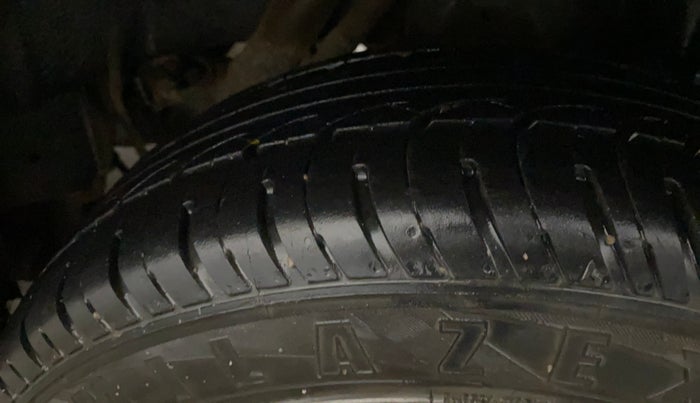 2017 Mahindra Kuv100 K6 PLUS 6 STR, Petrol, Manual, 43,431 km, Left Rear Tyre Tread