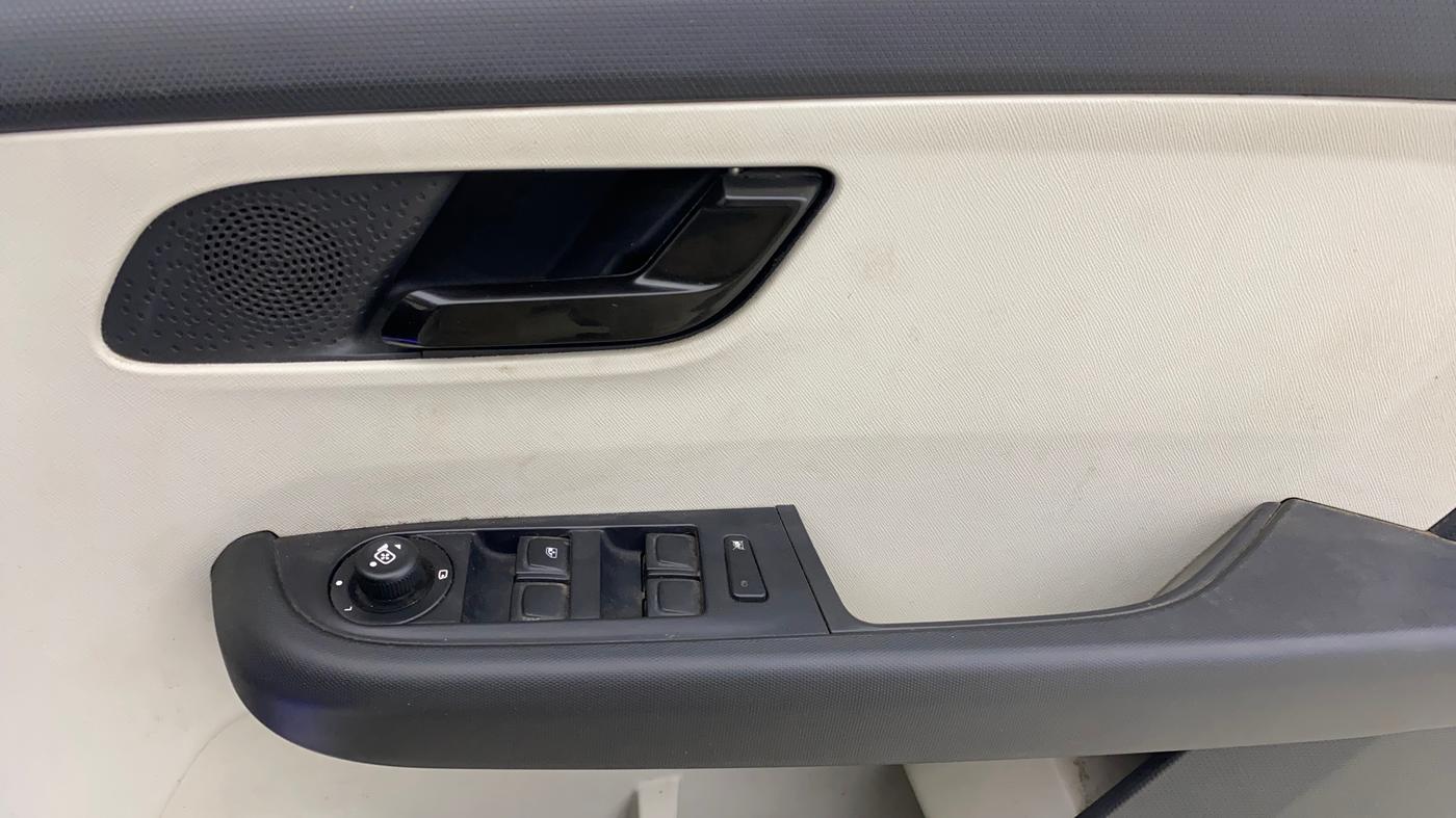 2021 Tata ALTROZ XT PETROL, Petrol, Manual, 24,596 km, Driver Side Door Panels Control