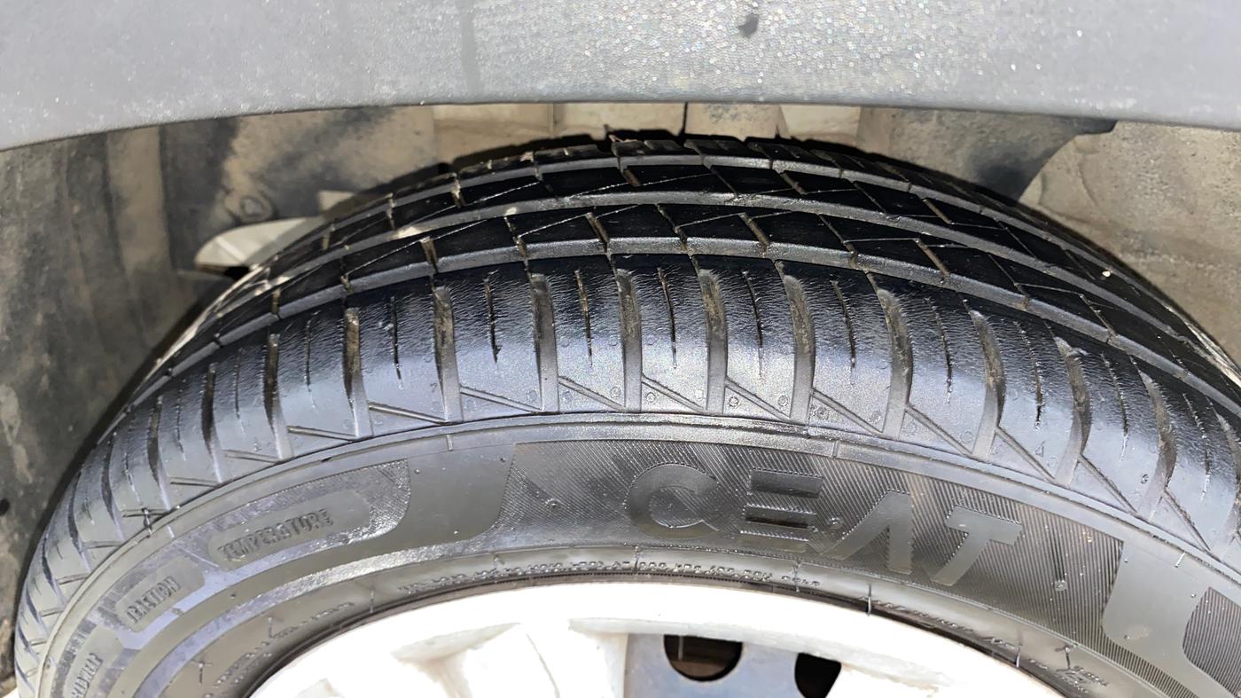 2023 Renault Kwid RXT 1.0 AMT, Petrol, Automatic, 10,240 km, Left Front Tyre Tread