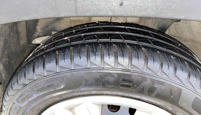 2023 Renault Kwid RXT 1.0 AMT, Petrol, Automatic, 10,240 km, Left Front Tyre Tread