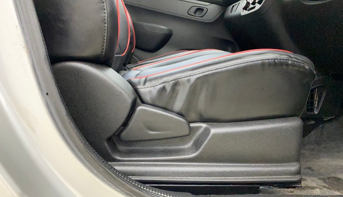 2023 Renault Kwid RXT 1.0 AMT, Petrol, Automatic, 10,240 km, Driver Side Adjustment Panel