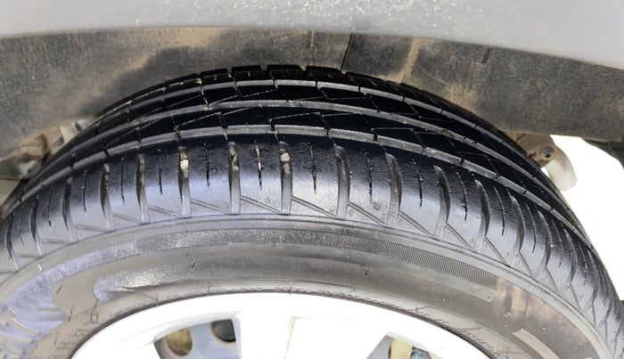 2023 Renault Kwid RXT 1.0 AMT, Petrol, Automatic, 10,240 km, Left Rear Tyre Tread