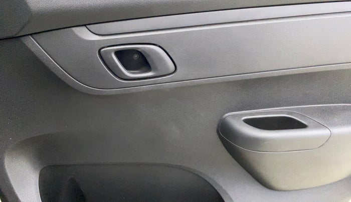 2023 Renault Kwid RXT 1.0 AMT, Petrol, Automatic, 10,240 km, Driver Side Door Panels Control