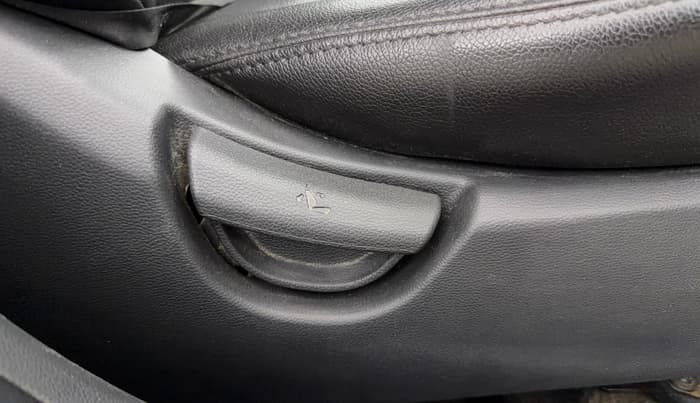 2018 Hyundai Grand i10 SPORTZ 1.2 KAPPA VTVT, Petrol, Manual, 81,251 km, Driver Side Adjustment Panel