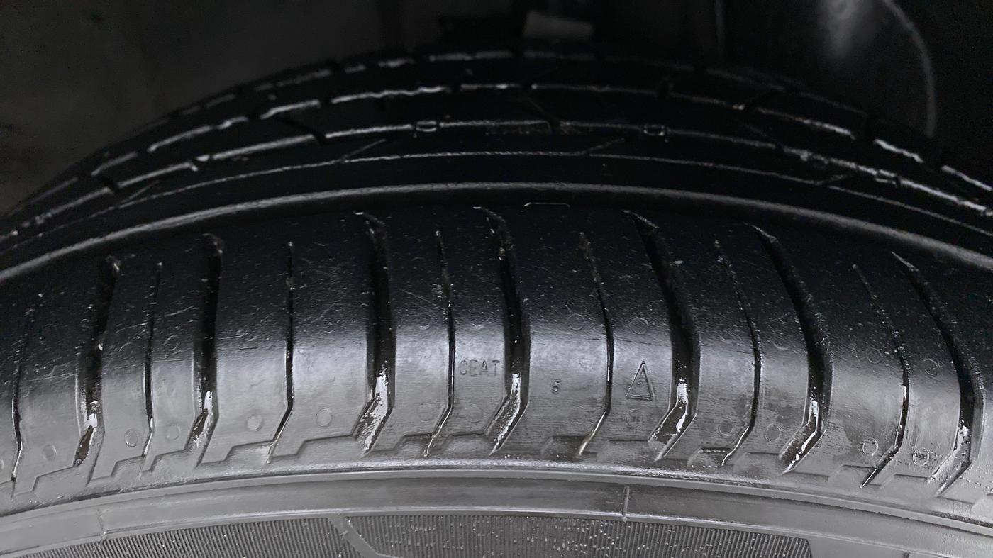 2020 Hyundai NEW I20 SPORTZ 1.2 MT, Petrol, Manual, 4,172 km, Right Front Tyre Tread