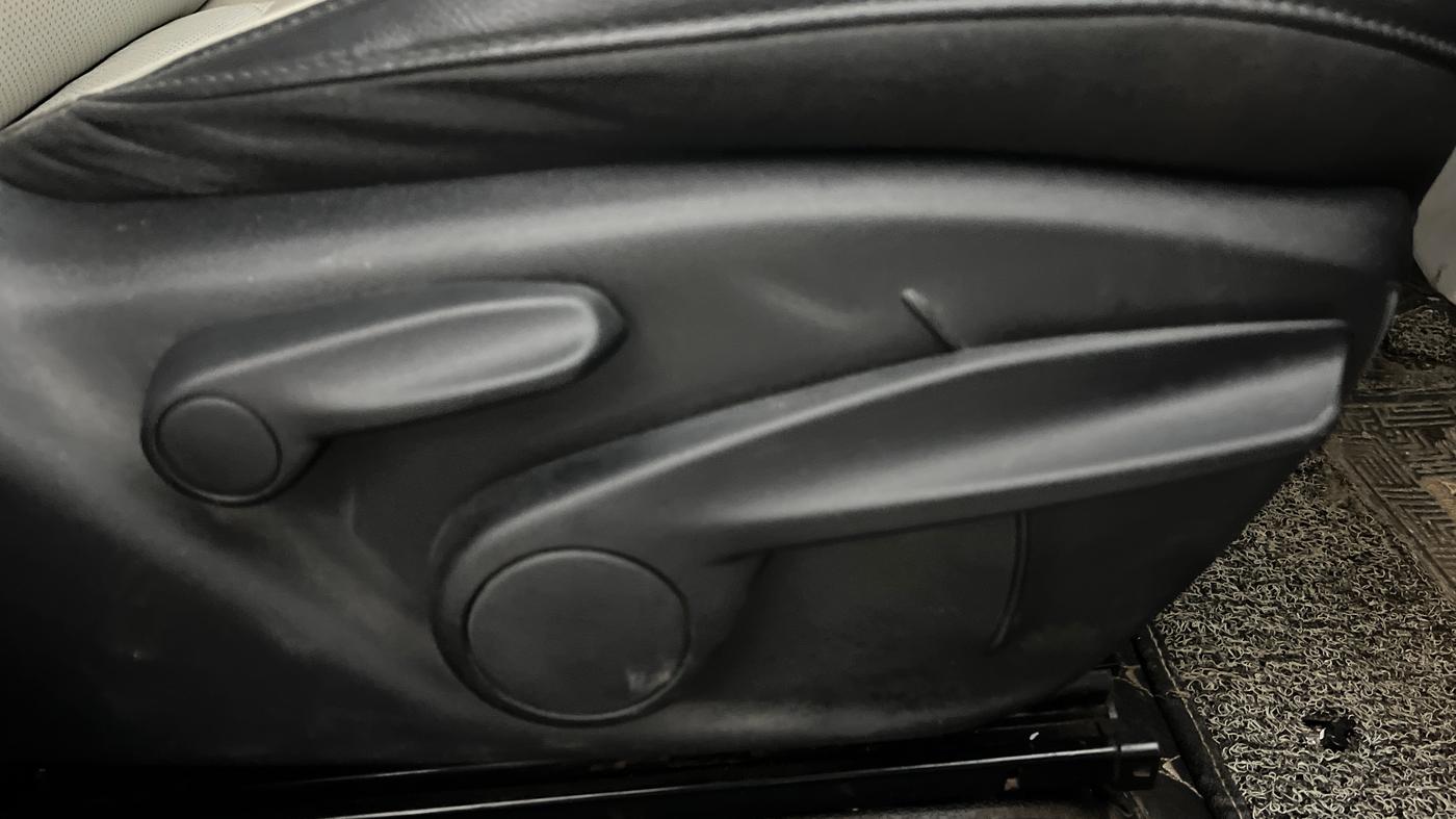 2018 Jeep Compass LIMITED 2.0 DIESEL, Diesel, Manual, 1,27,150 km, Driver Side Adjustment Panel