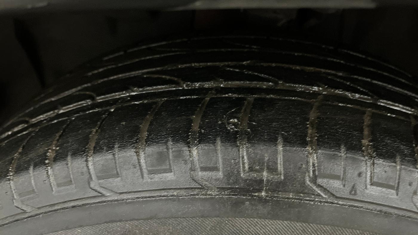 2018 Jeep Compass LIMITED 2.0 DIESEL, Diesel, Manual, 1,27,150 km, Left Front Tyre Tread