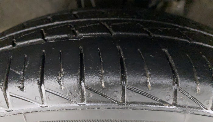 2021 Maruti Alto LXI CNG, CNG, Manual, 29,033 km, Left Front Tyre Tread