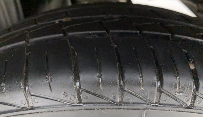 2021 Maruti Alto LXI CNG, CNG, Manual, 29,033 km, Left Rear Tyre Tread