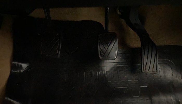 2016 Maruti Swift VXI, Petrol, Manual, 97,899 km, Pedals