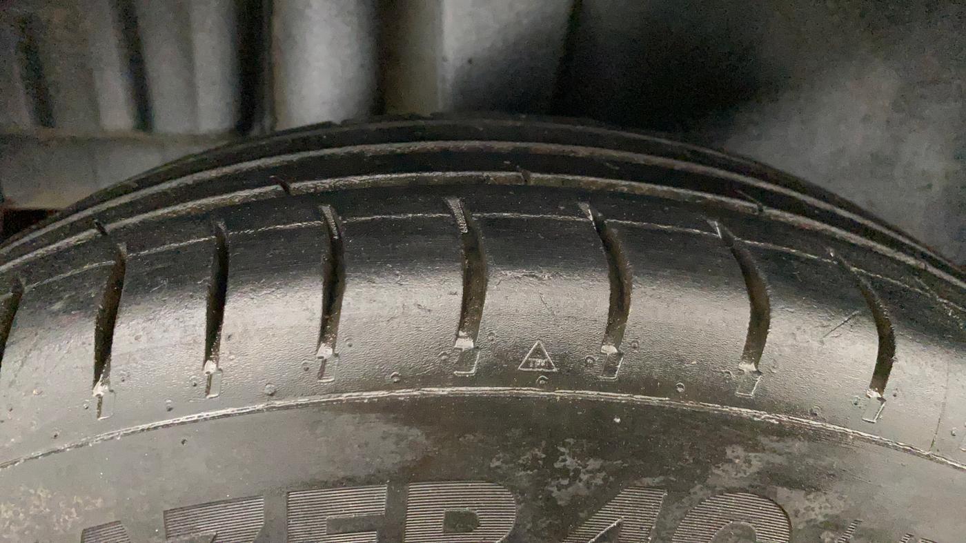 2016 Maruti Swift VXI, Petrol, Manual, 97,899 km, Right Rear Tyre Tread