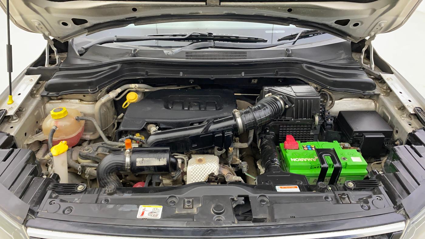 2020 Mahindra XUV300 W8 (O) 1.2 PETROL, Petrol, Manual, 1,03,639 km, Engine View