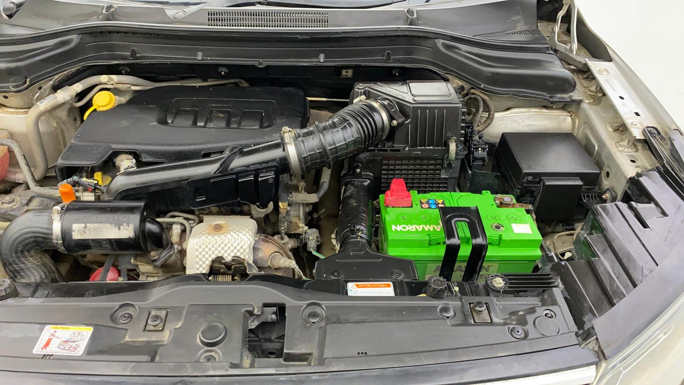 2020 Mahindra XUV300 W8 (O) 1.2 PETROL, Petrol, Manual, 1,03,639 km, Engine View - Left