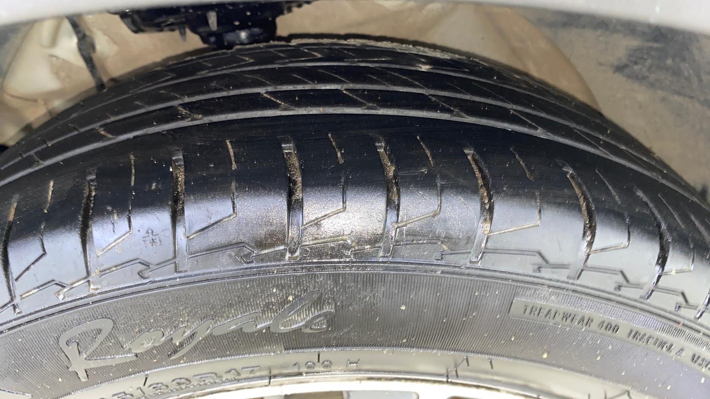 2020 Mahindra XUV300 W8 (O) 1.2 PETROL, Petrol, Manual, 1,03,639 km, Left Front Tyre Tread