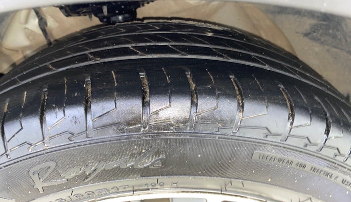 2020 Mahindra XUV300 W8 (O) 1.2 PETROL, Petrol, Manual, 1,03,497 km, Left Front Tyre Tread