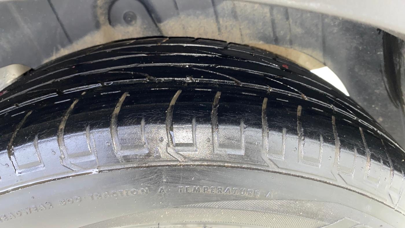 2020 Mahindra XUV300 W8 (O) 1.2 PETROL, Petrol, Manual, 1,03,639 km, Left Rear Tyre Tread