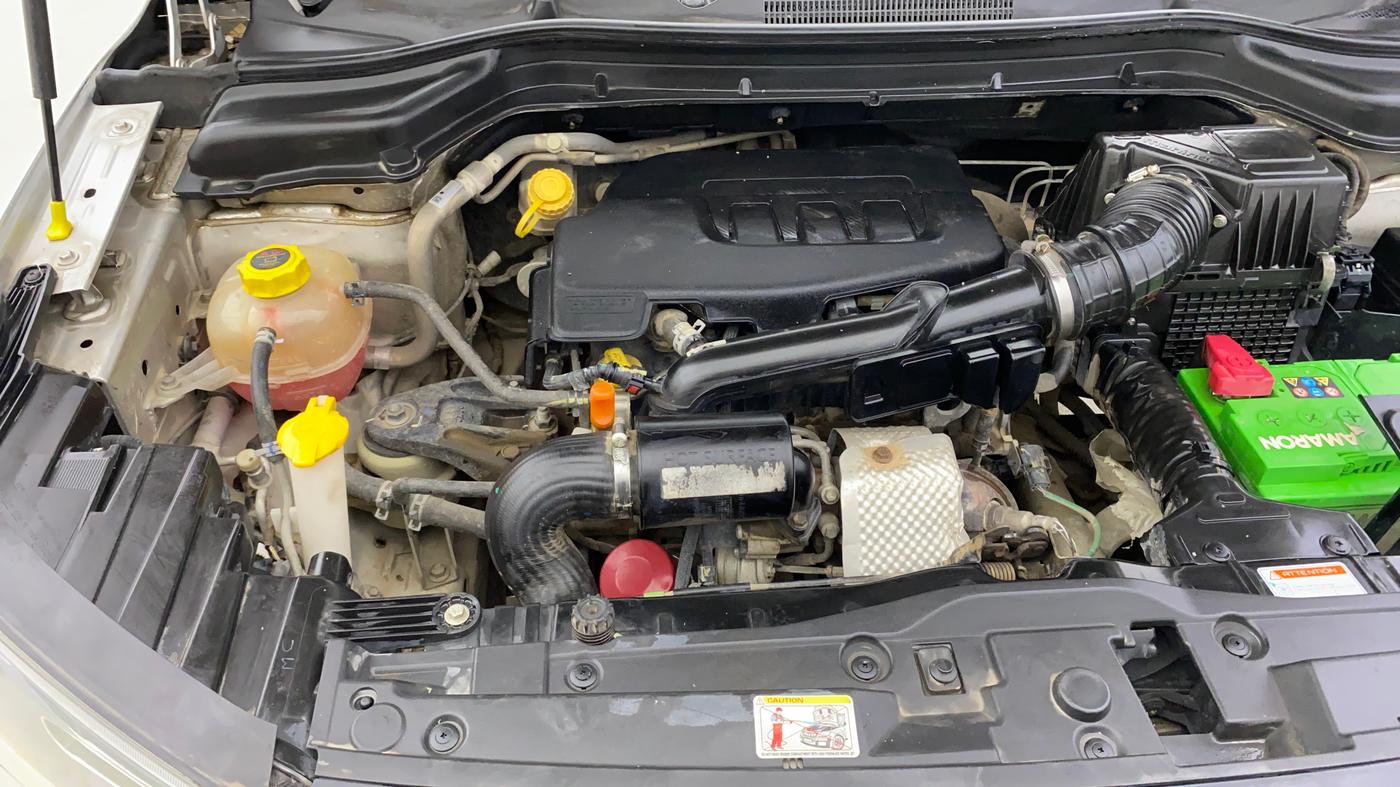2020 Mahindra XUV300 W8 (O) 1.2 PETROL, Petrol, Manual, 1,03,639 km, Engine View - Right