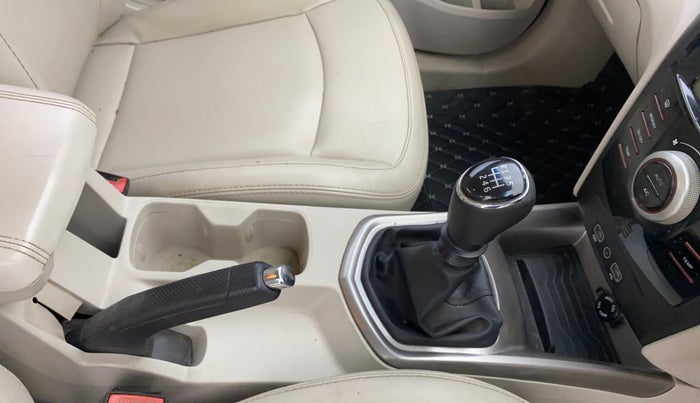 2020 Mahindra XUV300 W8 (O) 1.2 PETROL, Petrol, Manual, 1,03,497 km, Gear Lever