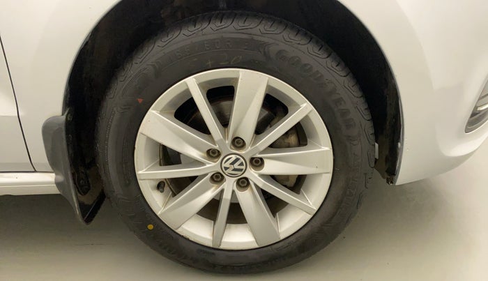 2015 Volkswagen Polo HIGHLINE1.2L, Petrol, Manual, 17,418 km, Right Front Wheel