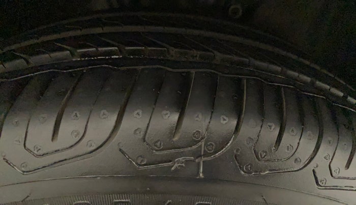 2015 Volkswagen Polo HIGHLINE1.2L, Petrol, Manual, 17,418 km, Left Front Tyre Tread