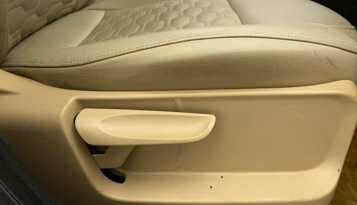 2015 Volkswagen Polo HIGHLINE1.2L, Petrol, Manual, 17,418 km, Driver Side Adjustment Panel