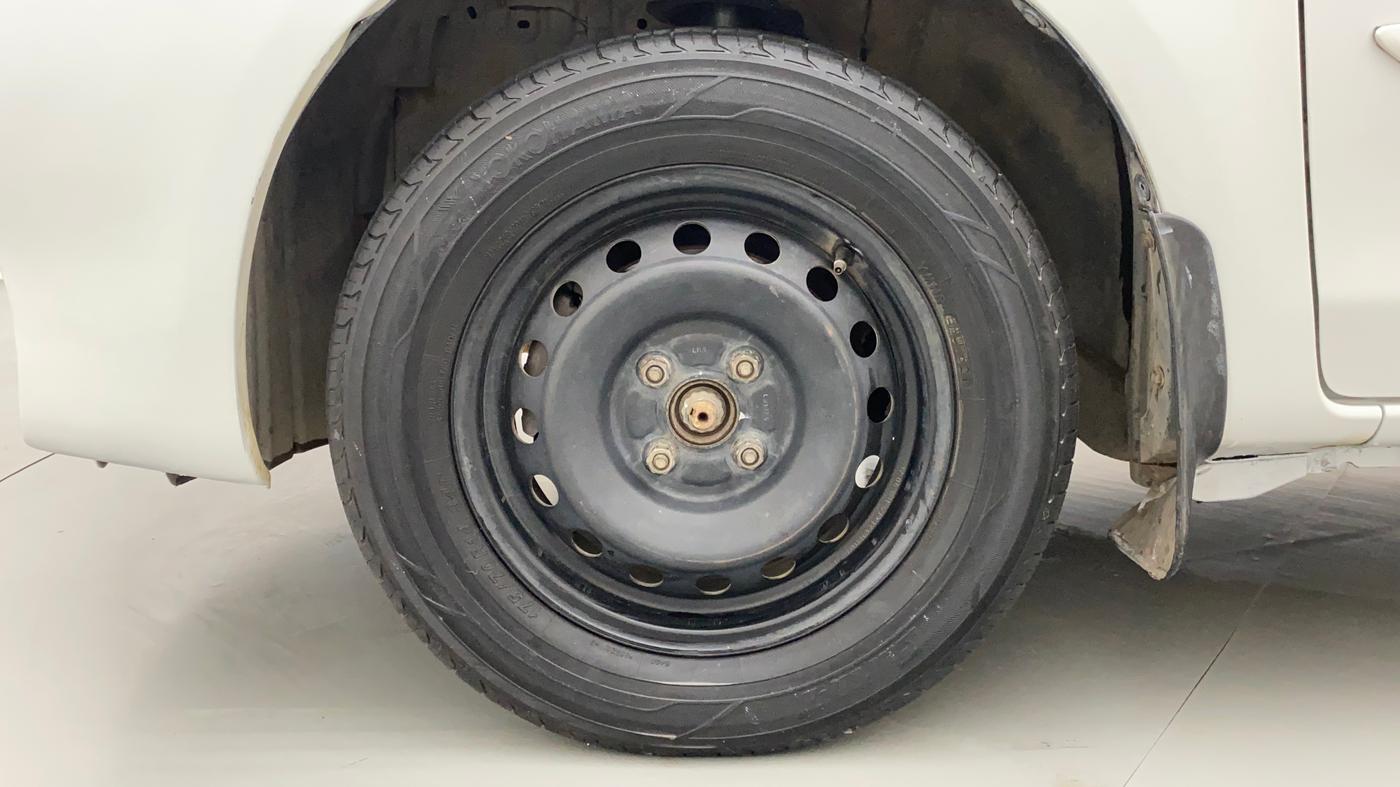 2012 Toyota Etios G, Petrol, Manual, 65,175 km, Left Front Wheel