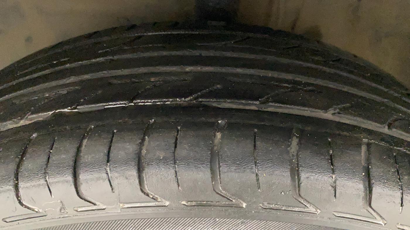 2012 Toyota Etios G, Petrol, Manual, 65,175 km, Left Front Tyre Tread