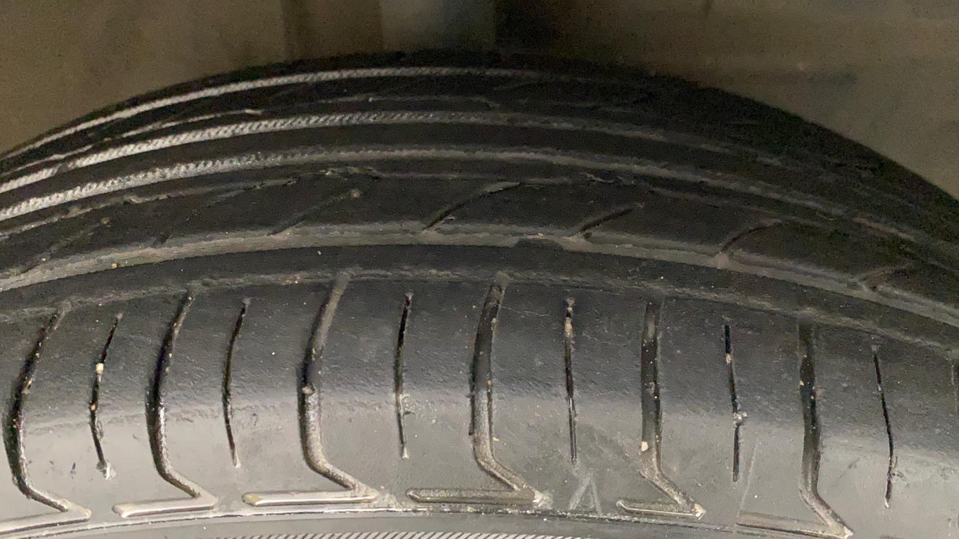 2012 Toyota Etios G, Petrol, Manual, 65,175 km, Right Front Tyre Tread