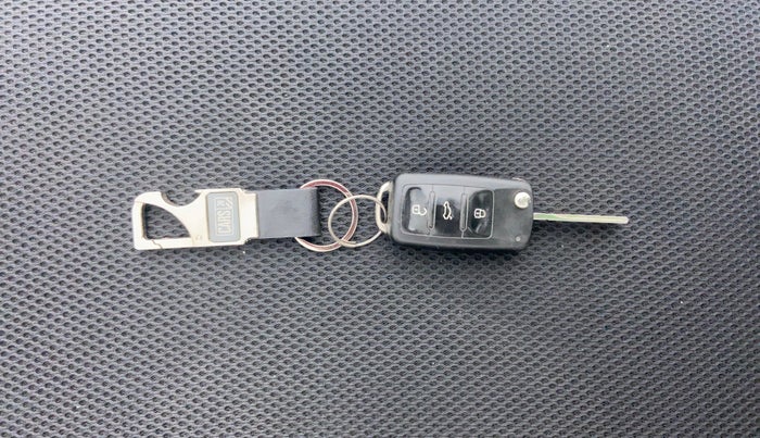 2016 Volkswagen Vento HIGHLINE 1.2 TSI AT, Petrol, Automatic, 68,459 km, Key Close-up