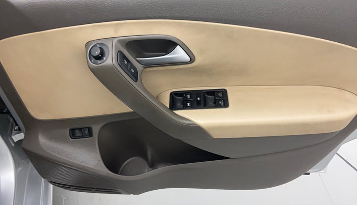 2016 Volkswagen Vento HIGHLINE 1.2 TSI AT, Petrol, Automatic, 68,459 km, Driver Side Door Panel Controls