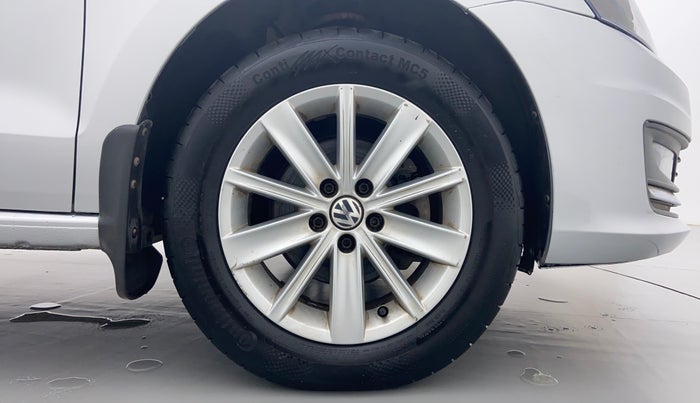 2016 Volkswagen Vento HIGHLINE 1.2 TSI AT, Petrol, Automatic, 68,459 km, Right Front Tyre