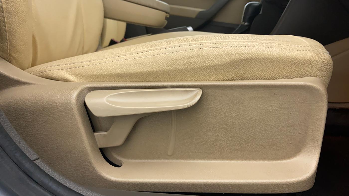 2016 Volkswagen Vento HIGHLINE 1.2 TSI AT, Petrol, Automatic, 68,459 km, Driver Side Adjustment Panel