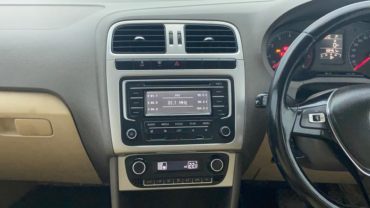 2016 Volkswagen Vento HIGHLINE 1.2 TSI AT, Petrol, Automatic, 68,459 km, Air Conditioner