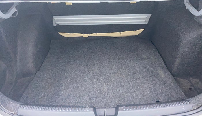 2016 Volkswagen Vento HIGHLINE 1.2 TSI AT, Petrol, Automatic, 68,459 km, Boot Inside View